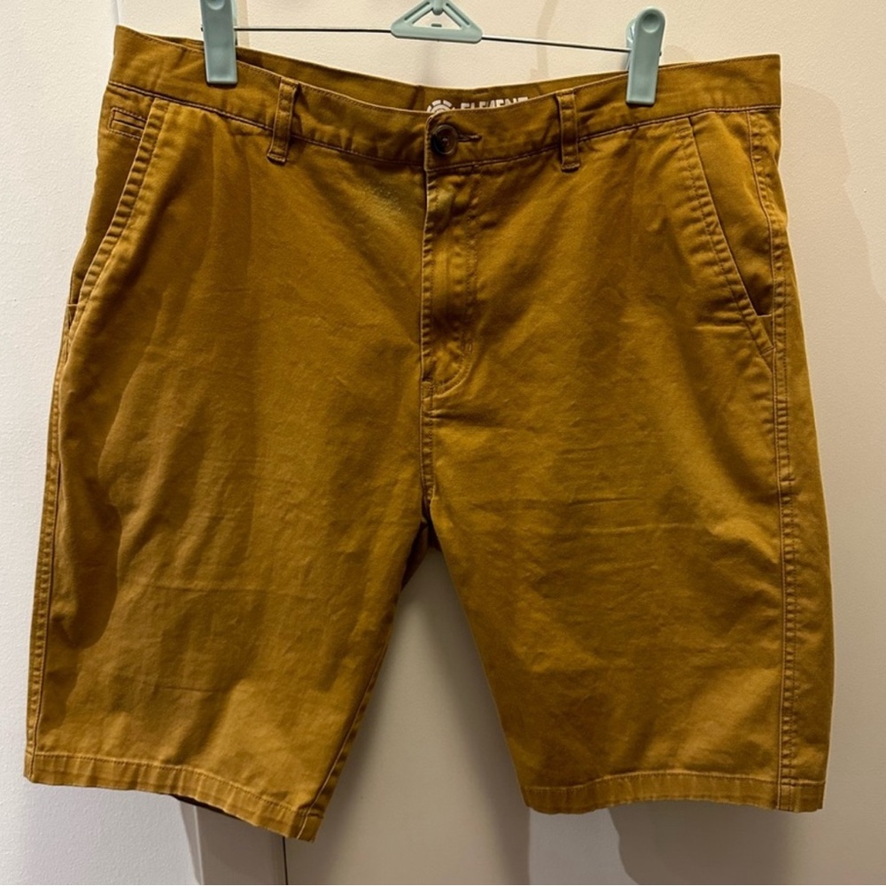 Element size 33 shorts